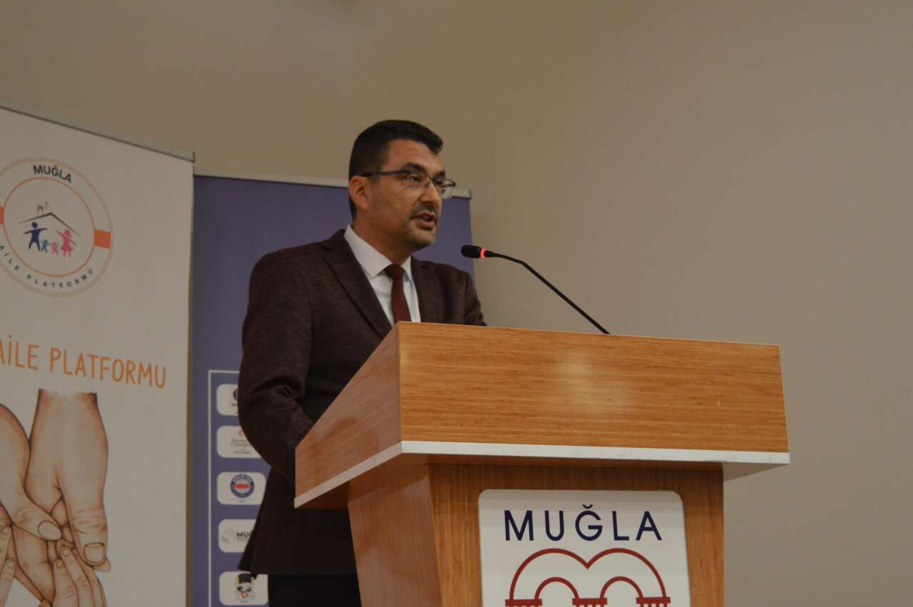 Muğla’da Aile ve Toplum Vurgusu: “Türkiye Yüzyılında İnsan, Aile ve Toplum” Paneli Geniş Katılımla Gerçekleştirildi 6